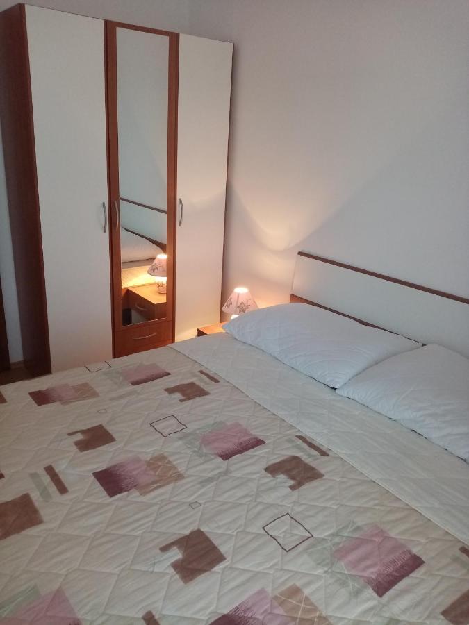 Pave Apartment Betina  Buitenkant foto