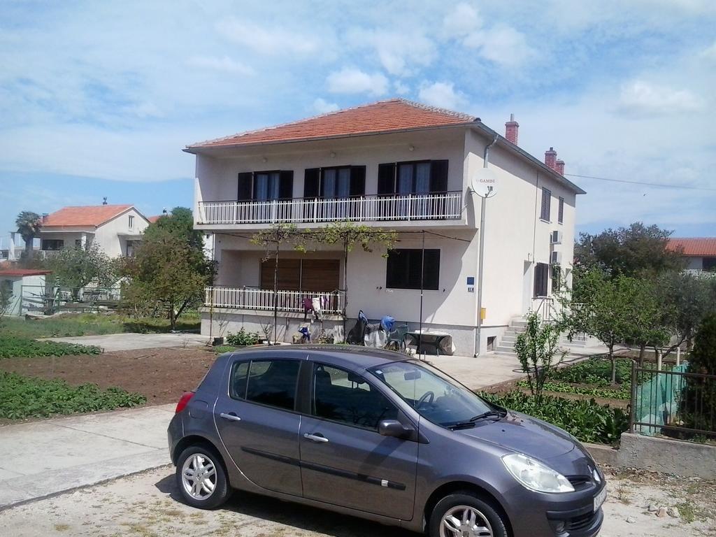 Pave Apartment Betina  Buitenkant foto